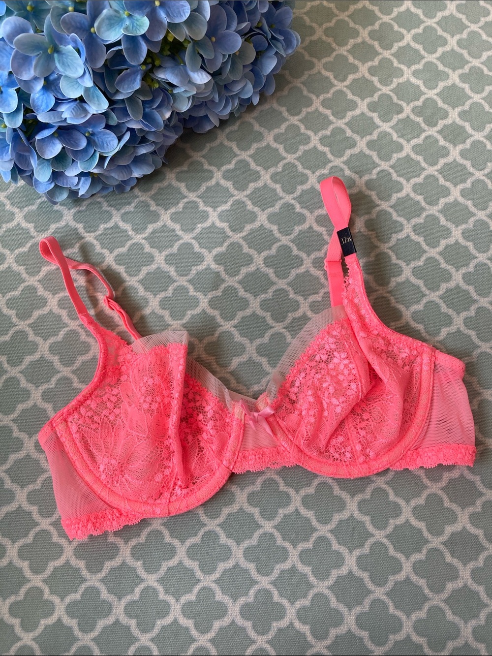 Victoria’s Secret Unlined Lace Peach 32B NWT
